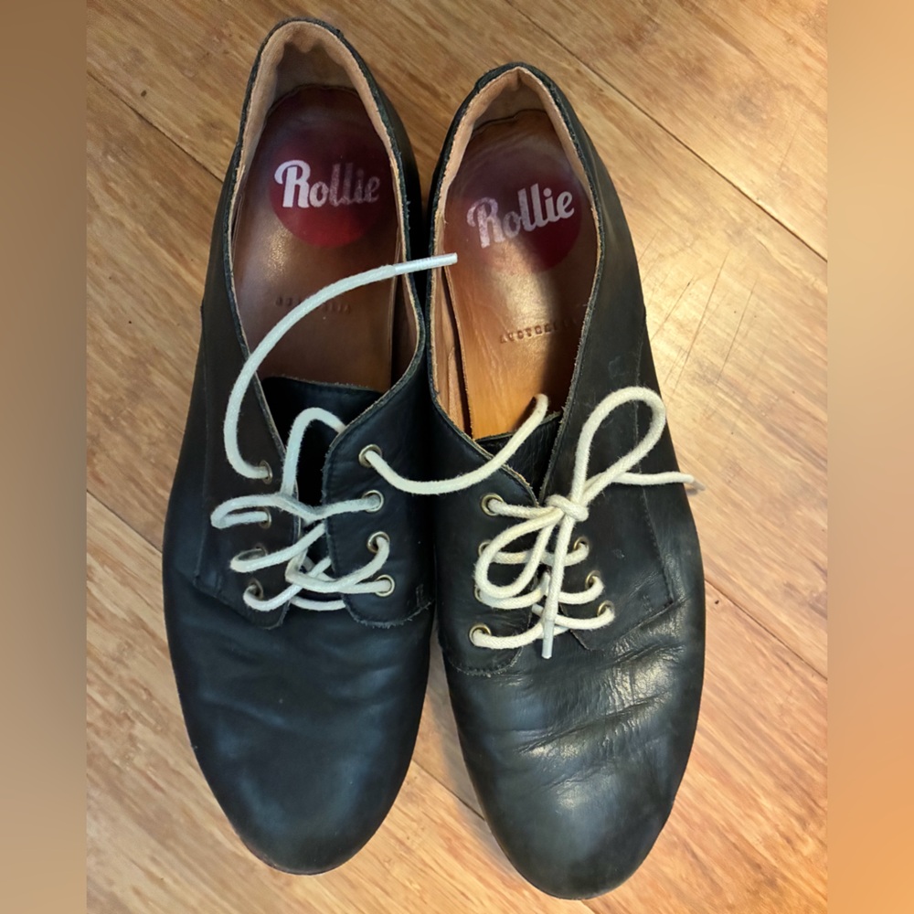 Classic Black Leather Lace-Up Flats for Women